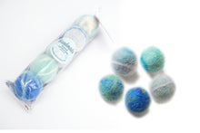 Load image into Gallery viewer, Handmade Felt Wool Ball with catnip