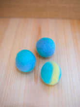 Load image into Gallery viewer, Cat Felt Wool Ball